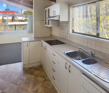 Bucklands Beach - 4 Bedoom Home Zone for Macleans College - Photo 3