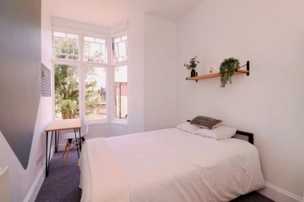 10 Bedroom House - Photo 1