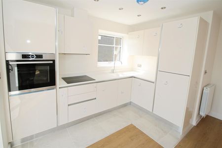 London Road, Leigh-On-Sea - Photo 4