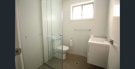 unique mdoern granny flat with street frontage and private yard space - Photo 3