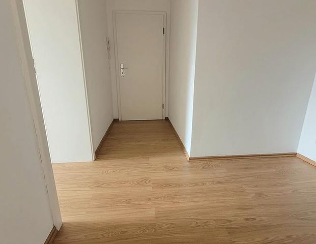 Top 2-Zimmer-EG-Wohnung mit Balkon! - Foto 1