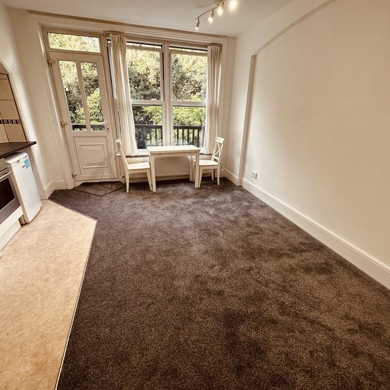 Studio to rent - Photo 1