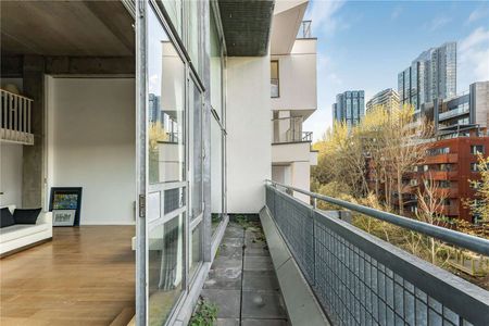 A stunning two bedroom mezzanine apartment set within this converted warehouse on Regents Canal, close to Angel and Old Street. - Photo 5