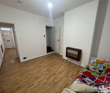 3 Bedroom Terraced - Photo 6