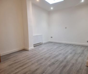 1 bedroom Flat To Let - Photo 5