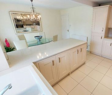 Bungalow to rent on - Photo 1