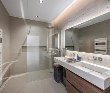 Maison à louer Tourrettes Sur Loup, Cote d'Azur, France8 000 EUR / ... - Photo 3