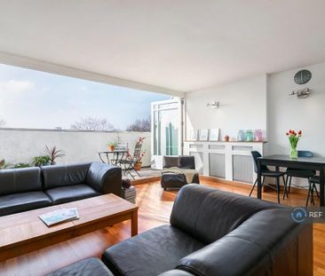 2 bedroom flat to rent - Photo 2