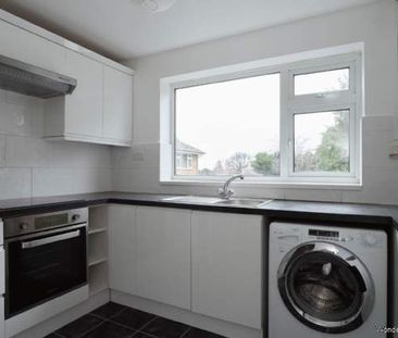 2 bedroom property to rent in Epsom - Photo 4