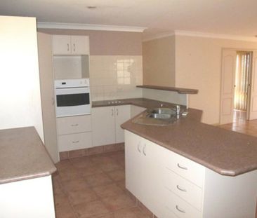 WELL PRESENTED HOME IN CENTRAL LOCATION - Photo 3