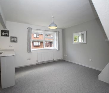 2 bedroom end of terrace house to rent - Photo 1