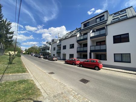 Ideale 2-Zimmer-Dachgeschosswohnung mit Grünblick in Stammersdorfer Heurigengegend - Photo 3