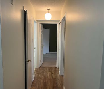 For Lease - 316 Lorry Greenberg Drive Unit# 117, Hunt Club - South ... - Photo 4