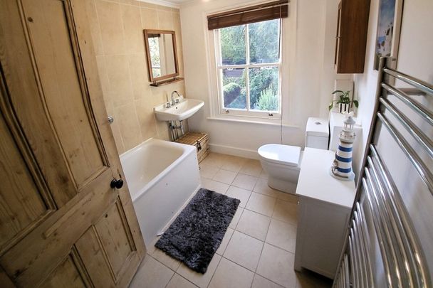 Sidney Road, London - Photo 1