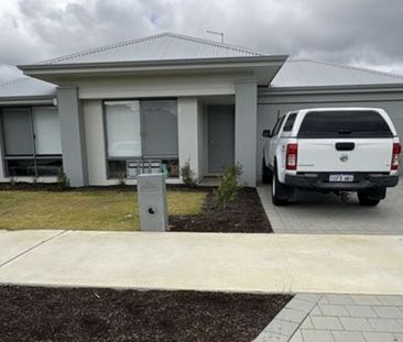 Stylish Home with Spacious Family Living - Photo 4