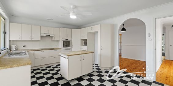 Perfect Family Home - Photo 3