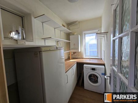 3 bedroom flat to rent - Photo 3