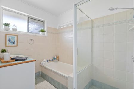 Stylishly Refreshed Family Home on a Premium Block in a Sought-After Pocket - Photo 3