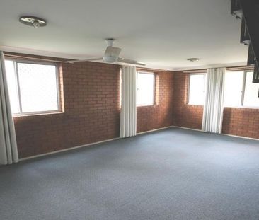 AIR CONDITIONED 2 BEDROOM BRICK UNIT WITHIN AN EASY WALK TO THE ROC... - Photo 3