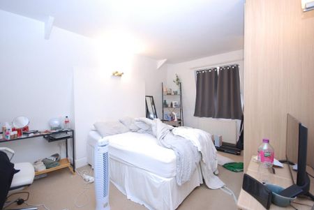 3 bedroom flat to rent - Photo 3