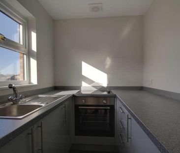 Elgin Court, Wolverhampton, West Midlands, WV6 - Photo 2