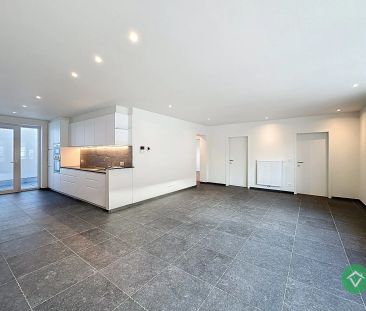 Volledig gerenoveerd gelijkvloers appartement in nostalgische liggi... - Photo 1