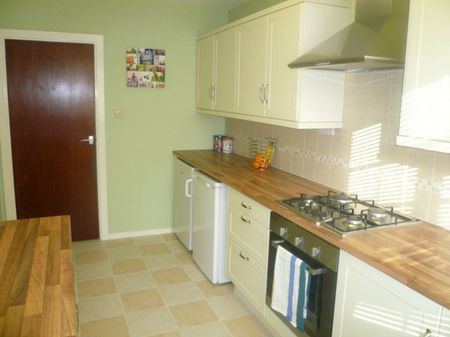 References Pending - 2 bed Apartment - Photo 2