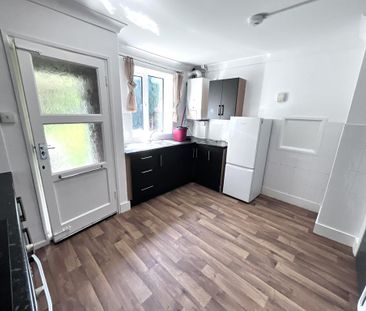 4 bedroom semi-detached house to rent - Photo 5