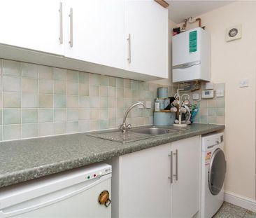 4 bedroom terraced house to rent - Photo 2