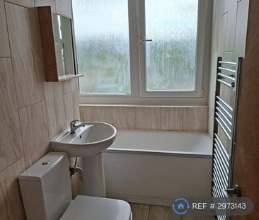 1 bedroom in a flat share to rent - Photo 5