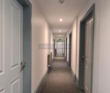 1 bedroom in a flat share to rent - Photo 4