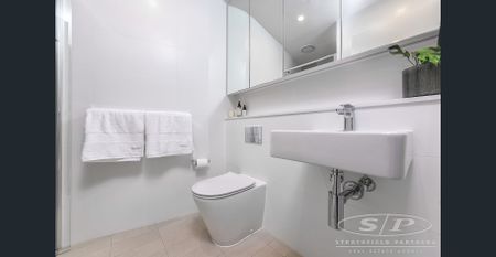 Great Location, Luxury Living - Photo 5