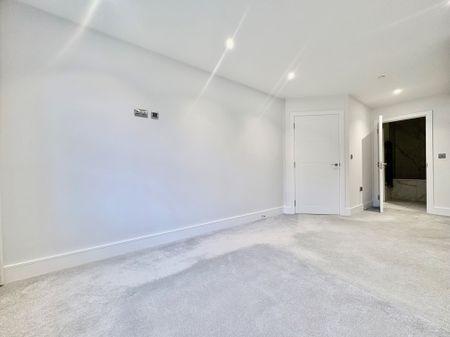 Bircherley Green, Hertford - Photo 3