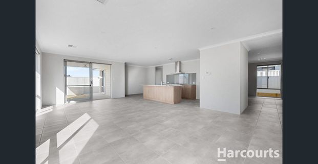 Beautiful family home with Solar - Photo 1