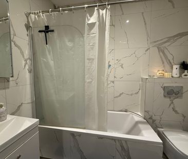 Quilters Way, Aylesbury, Stoke Mandeville - Photo 4