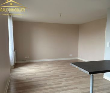 Location Appartement 2 pièces 40m² CHARLIEU 42190 - Photo 5