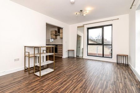 3 bedroom apartment to rent - Photo 2