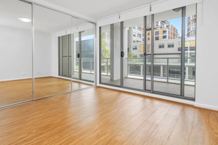 Stylish CBD Apartment with Space, Light & Lifestyle - Photo 3