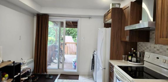 LAVAL PRÈS MÉTRO CARTIER 5 1/2 RÉNOVÉ 1ER ÉTAGE - Photo 2