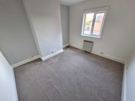 3 bedroom flat to rent - Photo 4