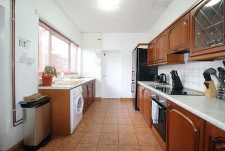 4 bedroom house of multiple occupation to rent - Photo 5