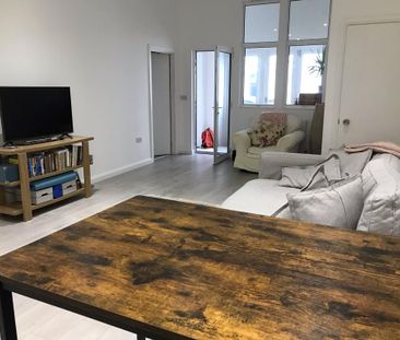 1 bedroom mews to rent - Photo 6