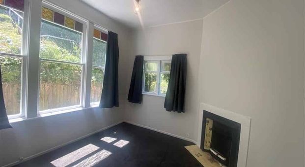 RECENTLY RENOVATED 4x bedroom stand alone property: - Photo 1