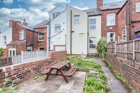 4 bedroom terraced house to rent - Photo 4