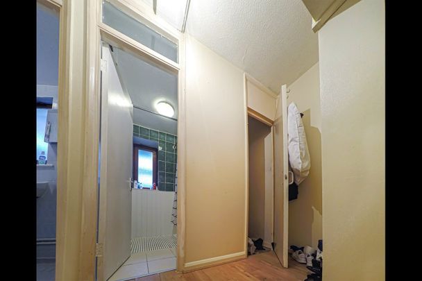 4 Bed Flat, Banbury House, E9 - Photo 1