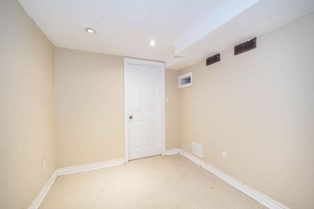 For Lease - 243 Montrose Avenue, Toronto, Ontario - Photo 2