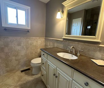 For Lease - 9 Chadburn Crescent, Aurora, Ontario - Photo 2