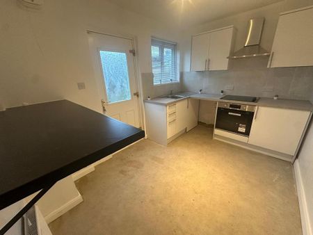 3 bedroom semi-detached house to rent - Photo 4