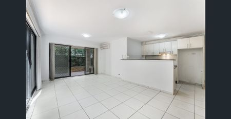 Spacious & Modern Three Bedroom Unit! - Photo 5