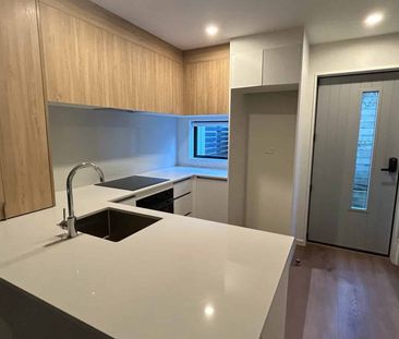 Sunny 2 Bedroom Townhouse - Photo 2